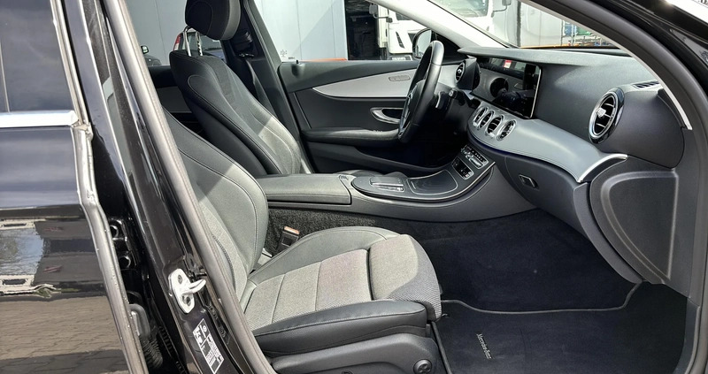 Mercedes-Benz Klasa E cena 212000 przebieg: 57190, rok produkcji 2021 z Wadowice małe 301